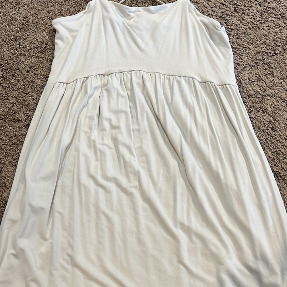 Elegant White Sleeveless Dress